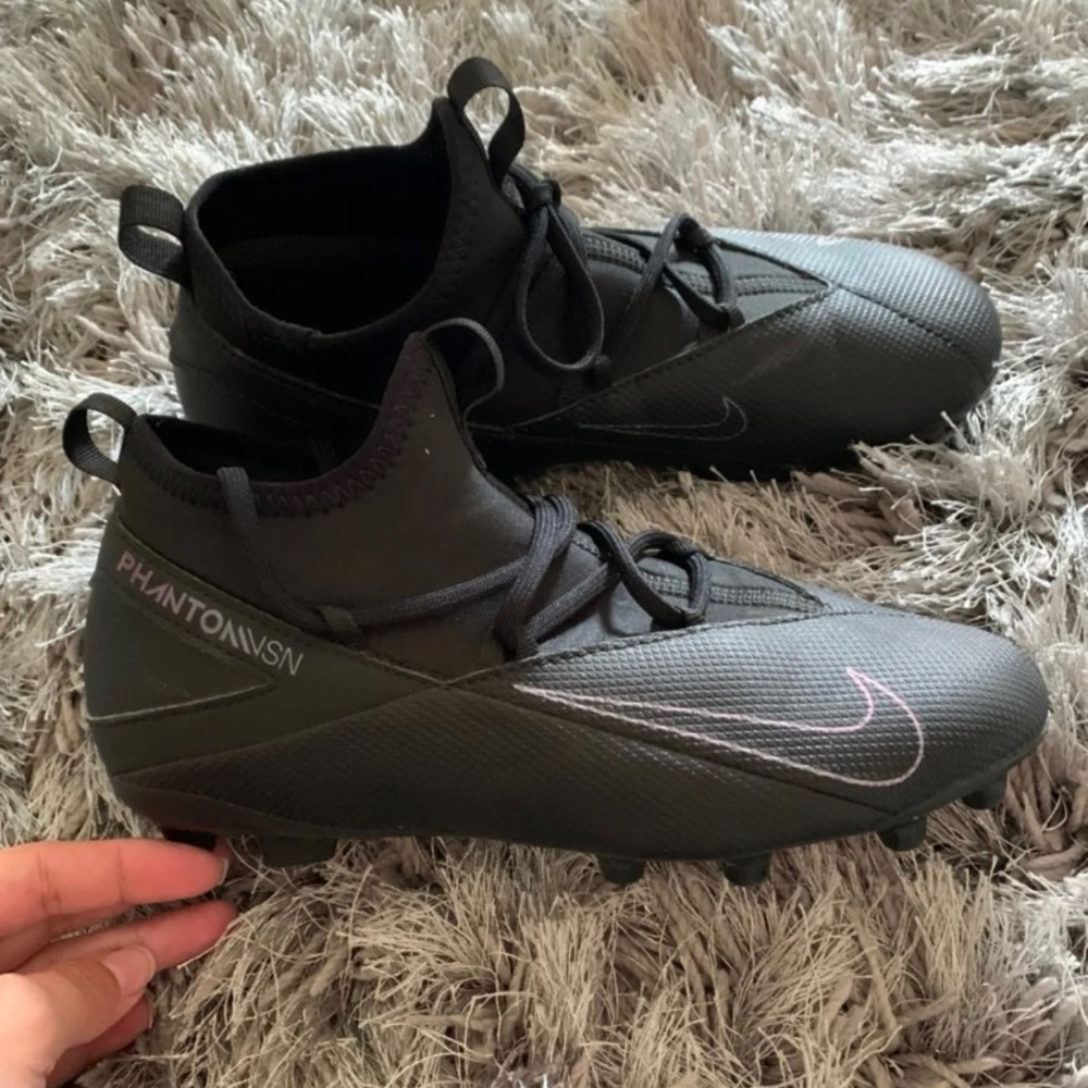 Youth soccer cleats